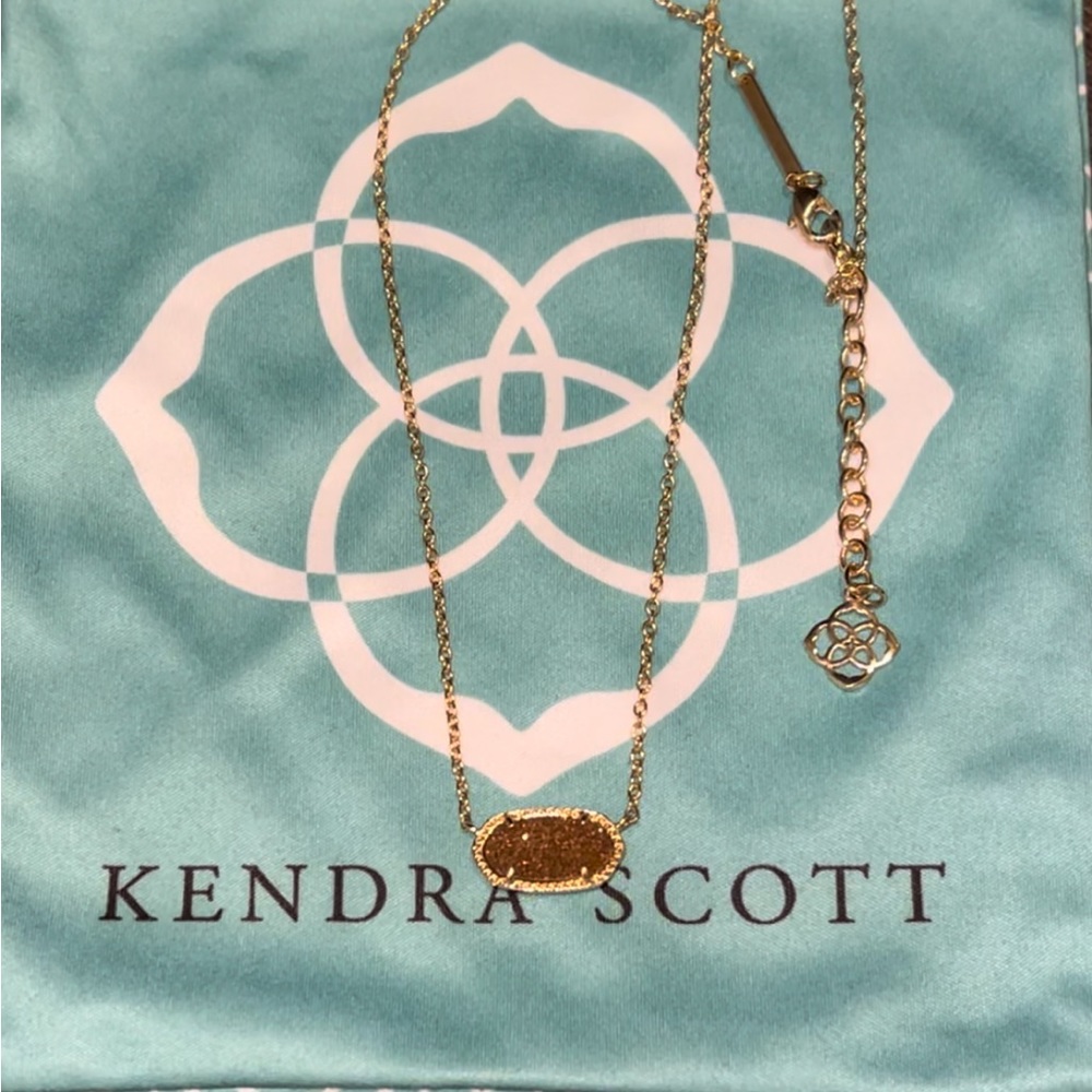NWOT: Kendra Scott Elisa Rose Gold Pendant Necklace in Rose Gold Drusy